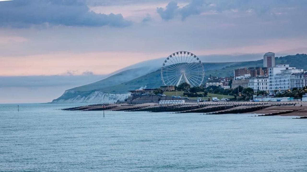 Oyo Marine Parade Hotel, Eastbourne Pier Exterior photo