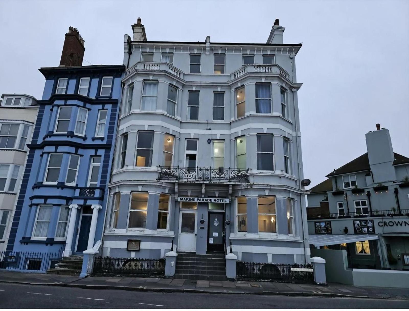 Oyo Marine Parade Hotel, Eastbourne Pier Exterior photo